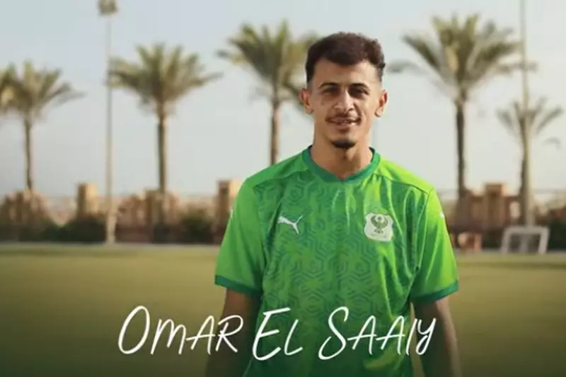 من الأحمر إلى الأخضر: كيف أبدع المصري عمر الساعي؟ (فيديو) من الأحمر إلى الأخضر: كيف أبدع المصري عمر الساعي؟ (فيديو)