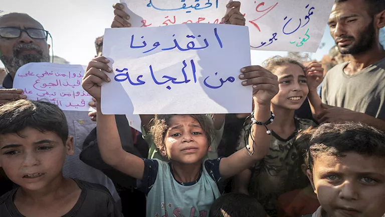 من الساعة 10 صباحاً.. تقارير إسرائيلية: وقف إطلاق النار الإنساني يبدأ اليوم في قطاع غزة من الساعة 10 صباحاً.. تقارير إسرائيلية: وقف إطلاق النار الإنساني يبدأ اليوم في قطاع غزة