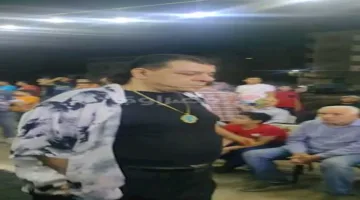 من بينهم ‘البحراوي وحمودة’.. فنانون شعبيون يتوافدون إلى عزاء أحمد عامر في الغربية