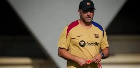 من تير شتيجن إلى دي يونج: فليك يواجه صيفًا معقدًا في برشلونة من تير شتيجن إلى دي يونج: فليك يواجه صيفًا معقدًا في برشلونة