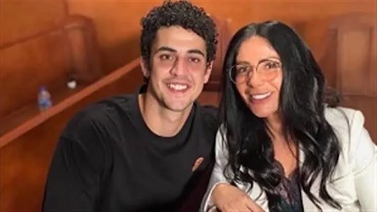 من هو آدم الشرقاوي؟ فنان جذب الانتباه برفقة منى زكي وغاب عن الساحة بسبب المرض من هو آدم الشرقاوي؟ فنان جذب الانتباه برفقة منى زكي وغاب عن الساحة بسبب المرض