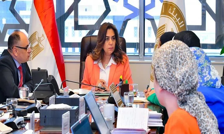 منال عوض تستعرض الوضع الراهن للتعاون مع شركاء التنمية والمبادرات البيئية منال عوض تستعرض الوضع الراهن للتعاون مع شركاء التنمية والمبادرات البيئية