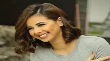 منة عرفة تعرض إطلالات جريئة ومميزة على الشاطئ خلال عطلتها الصيفية