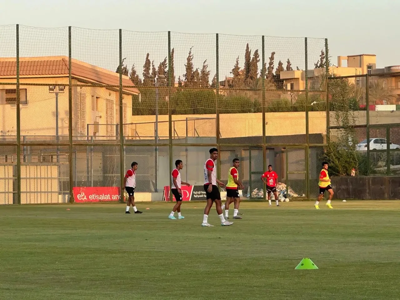 منتخب الشباب المصري تحت 20 عامًا ينطلق في تحضيراته لبطولة كأس العالم في تشيلي 2025 من خلال معسكر تدريبي مكثف في 6 أكتوبر. منتخب الشباب المصري تحت 20 عامًا ينطلق في تحضيراته لبطولة كأس العالم في تشيلي 2025 من خلال معسكر تدريبي مكثف في 6 أكتوبر.