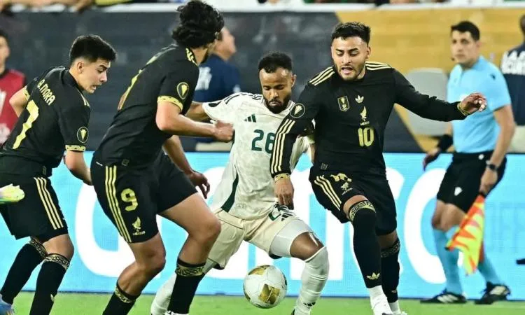 منتخب المكسيك يتغلب على هندوراس ويتأهل لنهائي كأس الذهبية منتخب المكسيك يتغلب على هندوراس ويتأهل لنهائي كأس الذهبية