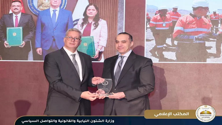 منتدى مصر للتعدين ي homenaje a وزير الشؤون النيابية تقديراً لدعمه للقطاع منتدى مصر للتعدين ي homenaje a وزير الشؤون النيابية تقديراً لدعمه للقطاع