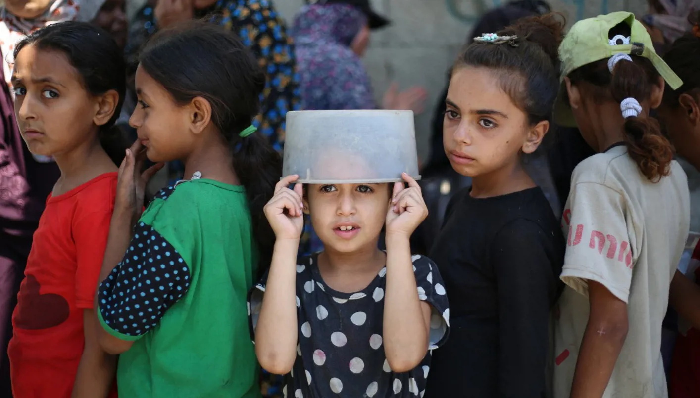 منظمة غزة الإنسانية: وفاة 20 فلسطينيًا نتيجة الدهس والطعن قرب مركز توزيع المساعدات في خان يونس منظمة غزة الإنسانية: وفاة 20 فلسطينيًا نتيجة الدهس والطعن قرب مركز توزيع المساعدات في خان يونس