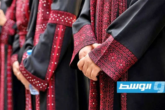 مها الغزاوية تواجه التحديات عبر «التطريز» في باريس