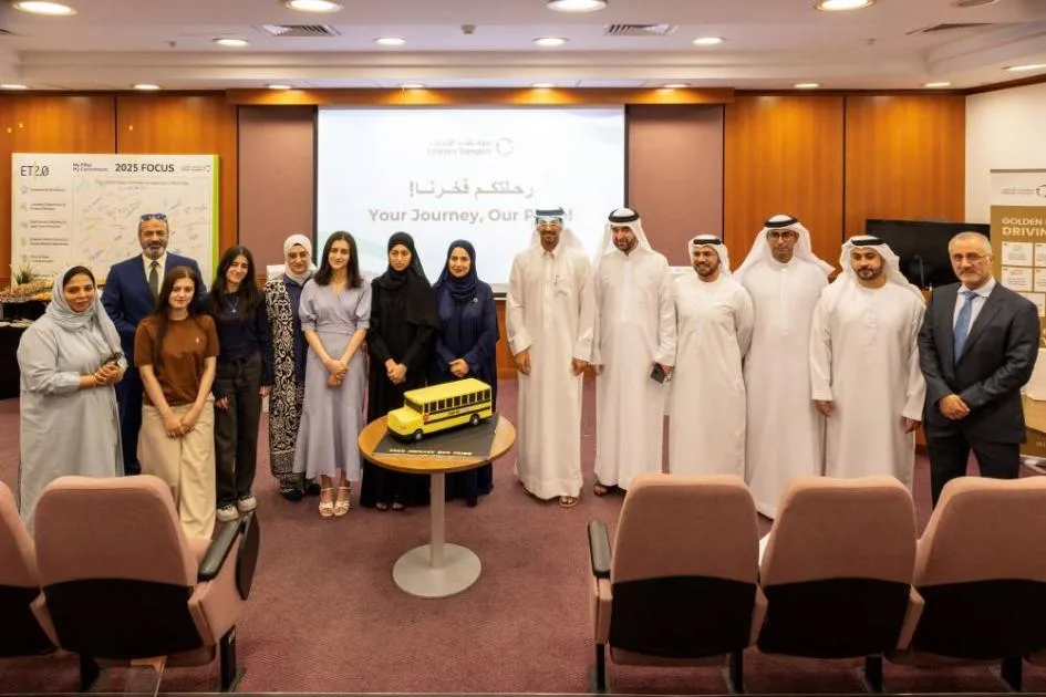 «مواصلات الإمارات» تكرم 4 من الطلاب الأوائل في الثانوية العامة «مواصلات الإمارات» تكرم 4 من الطلاب الأوائل في الثانوية العامة