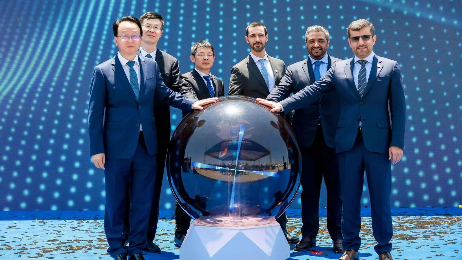 «موانئ أبوظبي» تبرم اتفاقاً لربط المصانع الصينية بالشرق الأوسط وأفريقيا «موانئ أبوظبي» تبرم اتفاقاً لربط المصانع الصينية بالشرق الأوسط وأفريقيا