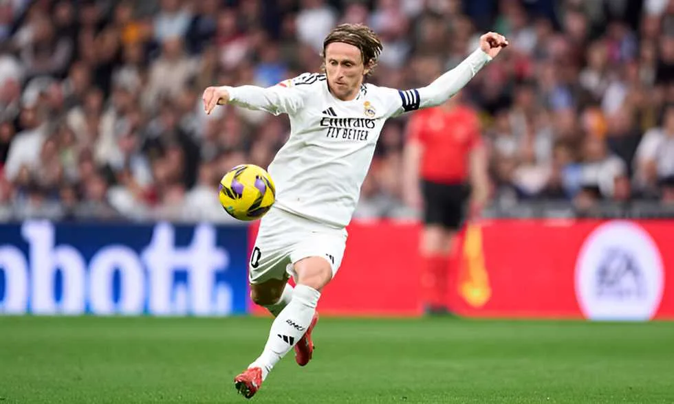 مودريتش يتوجه إلى إيطاليا لاستكمال انتقاله إلى ميلان مودريتش يتوجه إلى إيطاليا لاستكمال انتقاله إلى ميلان