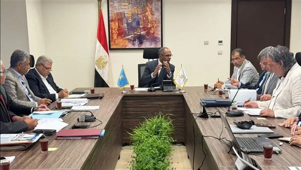 نائب وزير الإسكان يستعرض تقدم مشروعات مياه الشرب والصرف الصحي في المحافظات نائب وزير الإسكان يستعرض تقدم مشروعات مياه الشرب والصرف الصحي في المحافظات