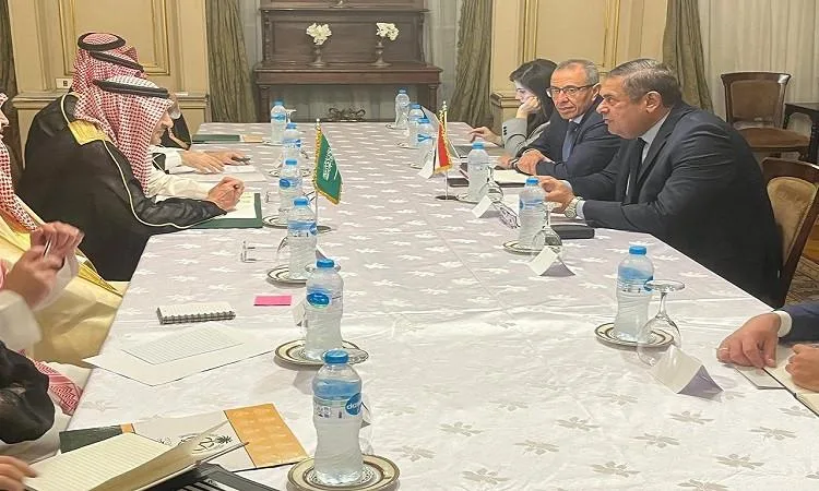 نائب وزير الخارجية والهجرة يستقبل نظيره السعودي في القاهرة