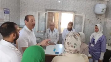 نائب وزير الصحة يزور المرافق الصحية في الإسماعيلية ويحث على منح مكافآت للمتميزين وتطبيق عقوبات على المقصرين