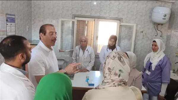 نائب وزير الصحة يزور المرافق الصحية في الإسماعيلية ويحث على منح مكافآت للمتميزين وتطبيق عقوبات على المقصرين