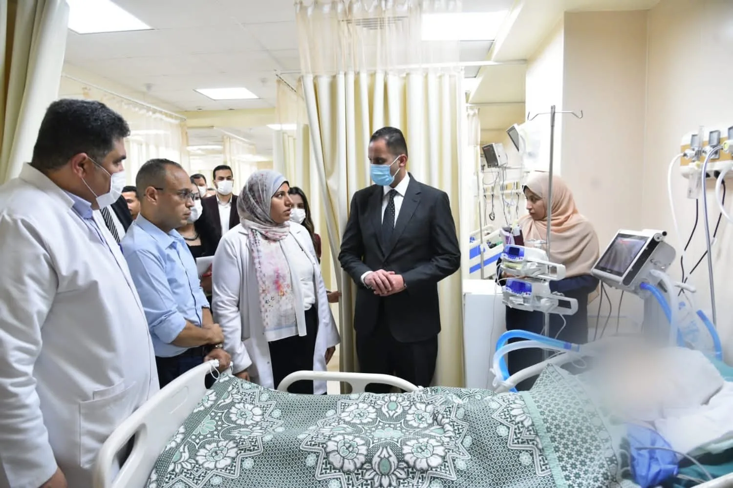 نائب وزير الصحة يزور المصابين في حادث الطريق الإقليمي بالمنوفية في مستشفى الباجور التخصصي