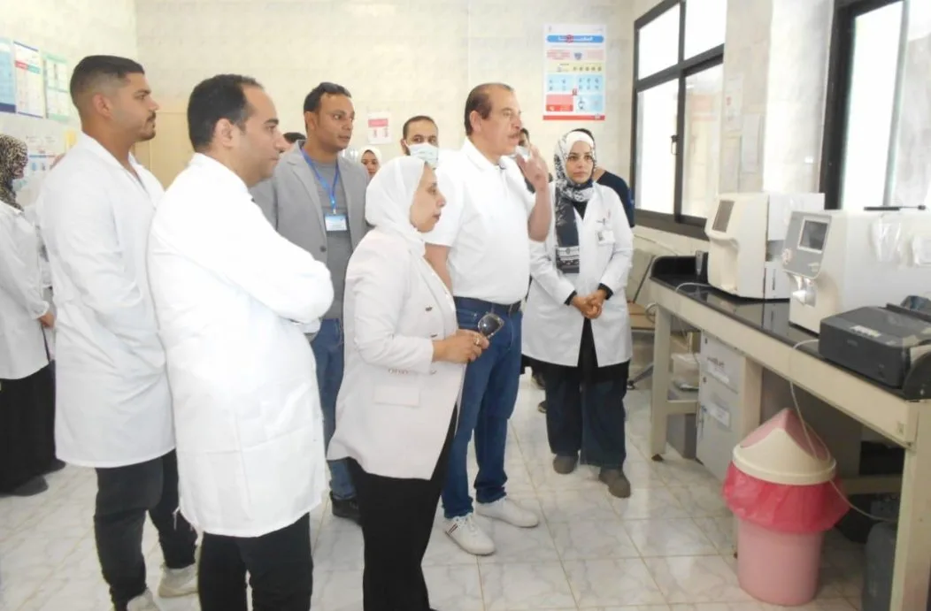 نائب وزير الصحة يقوم بجولة في المنشآت الطبية بالإسماعيلية ويقرر منح مكافآت للمتفوقين واتخاذ إجراءات ضد المقصرين نائب وزير الصحة يقوم بجولة في المنشآت الطبية بالإسماعيلية ويقرر منح مكافآت للمتفوقين واتخاذ إجراءات ضد المقصرين