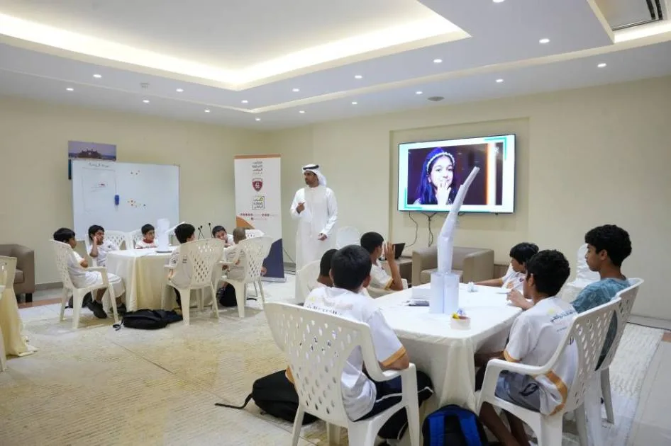 نادي الحمرية يستعرض الذكاء الاصطناعي وتكنولوجيا المستقبل