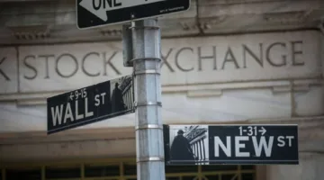 ناسداك ينخفض وداو جونز يرتفع في أداء متباين لأسواق وول ستريت
