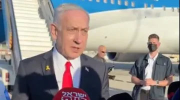 نتنياهو يصل إلى واشنطن للاجتماع بترامب.. ووفد المفاوضات يُخبره بمدى “إيجابية” محادثات الدوحة