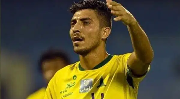 نجم الأهلي: محمد شريف ينضم للفريق من خلال صفقة انتقال مجانية نجم الأهلي: محمد شريف ينضم للفريق من خلال صفقة انتقال مجانية