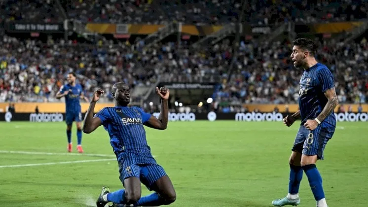 نجمة الهلال تتألق وتفجر المفاجأة أمام السيتي.. الوليد بن طلال يمنح الانتصار لمحمد بن سلمان نجمة الهلال تتألق وتفجر المفاجأة أمام السيتي.. الوليد بن طلال يمنح الانتصار لمحمد بن سلمان