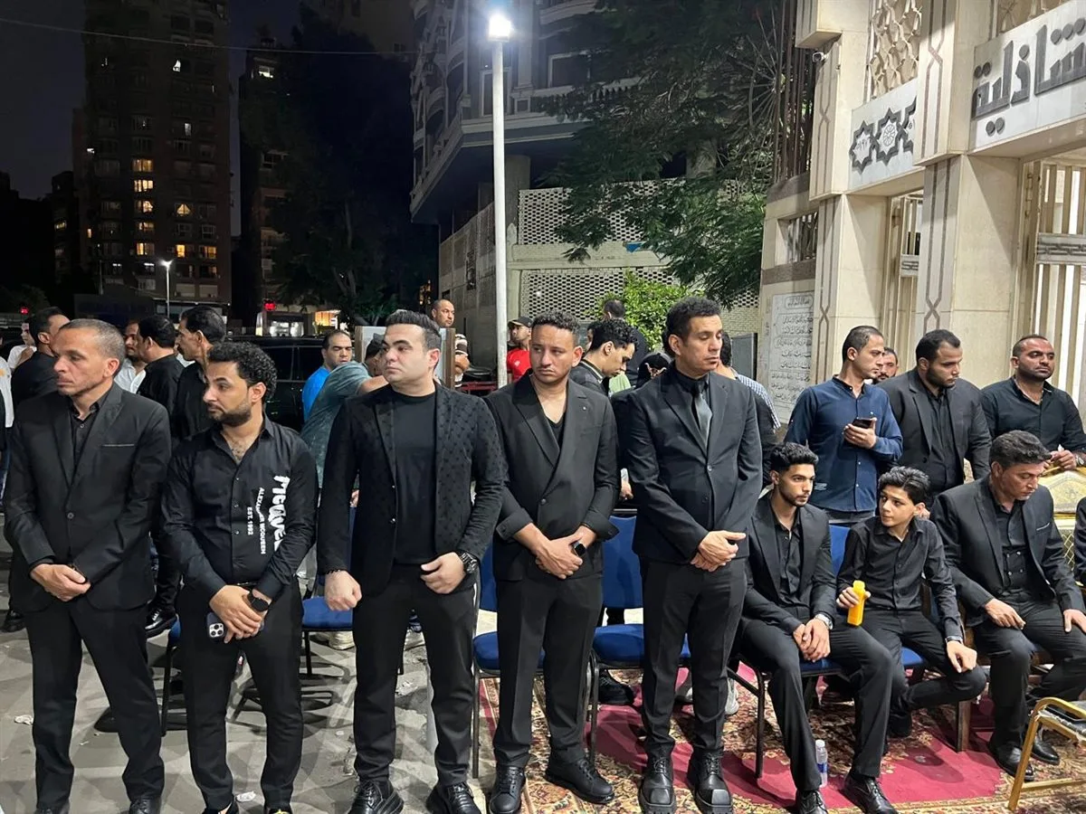نجوم الفعاليات يحضرون عزاء الراحل أحمد عامر في مسجد الحامدية الشاذلية (صور)