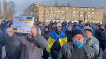 احتجاجات في كييف عقب توقيع زيلينسكي قانونًا يهدد استقلالية المحققين في ملفات الفساد