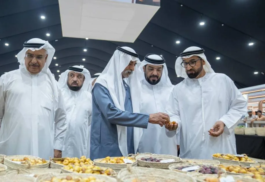 نهيان بن مبارك يثني على مساهمة «ليوا للرطب» في تعزيز التراث الزراعي نهيان بن مبارك يثني على مساهمة «ليوا للرطب» في تعزيز التراث الزراعي