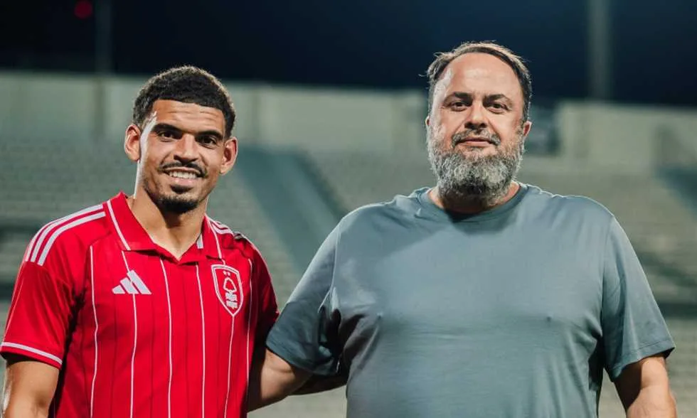 نوتنجهام يعلن عن تمديد عقد جيبس وايت بعد التحذير باتخاذ خطوات قانونية. نوتنجهام يعلن عن تمديد عقد جيبس وايت بعد التحذير باتخاذ خطوات قانونية.