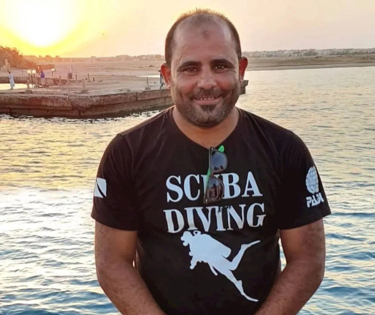 نيابة الغردقة تعلن السماح بدفن لاعب “الفلاي بورد” محمود عبد الغني بعد وفاته أثناء عرض مائي في سهل حشيش نيابة الغردقة تعلن السماح بدفن لاعب “الفلاي بورد” محمود عبد الغني بعد وفاته أثناء عرض مائي في سهل حشيش