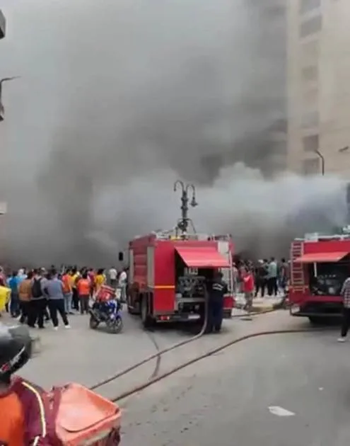 نيران هائلة تلتهم مطعماً معروفاً في الإسكندرية نيران هائلة تلتهم مطعماً معروفاً في الإسكندرية
