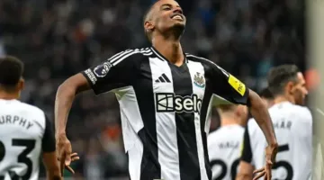 نيوكاسل يشرع في البحث عن بديل لإيزاك بعد إبداء رغبته في الرحيل.