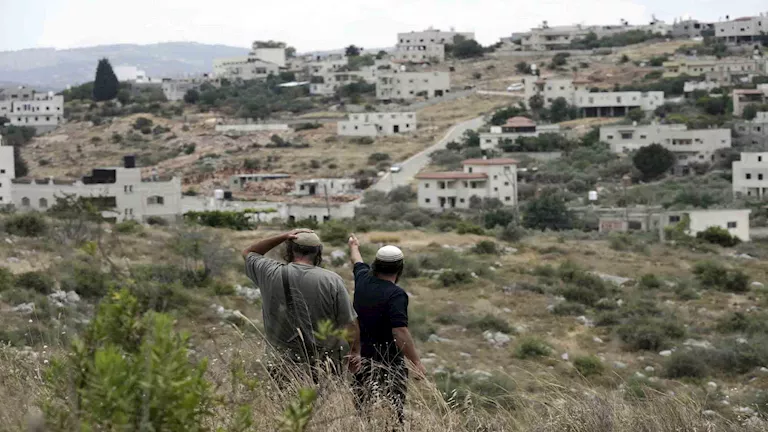 هآرتس: جماعات المستوطنين توقف إمدادات المياه عن 32 قرية فلسطينية هآرتس: جماعات المستوطنين توقف إمدادات المياه عن 32 قرية فلسطينية