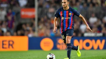 هانز فليك يمنح مكافأة للاعب برشلونة قبل بدء الموسم المقبل
