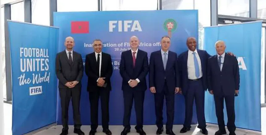 هاني أبو ريدة يقدم التهاني لفوزي لقجع بمناسبة تدشين المقر الإقليمي لـ«فيفا» في المغرب.