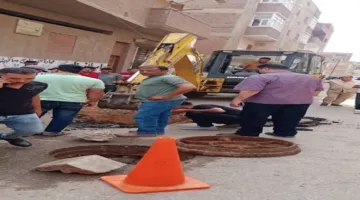هبوط أرضي مفاجئ في المنوفية يكشف عن تلف في خط الصرف الصحي – صور