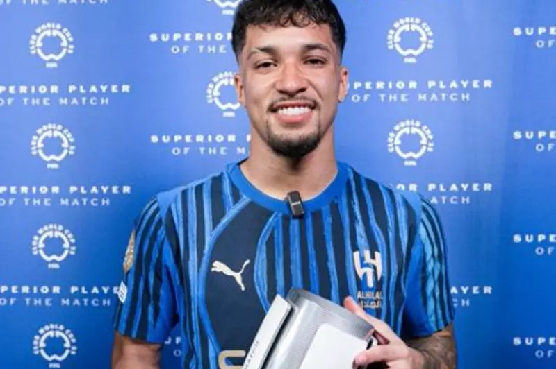 هدفان من أربعة محاولات: ماذا قدم ماركوس ليوناردو كأفضل لاعب في مباراة الهلال ومان سيتي؟ (إحصائيات) هدفان من أربعة محاولات: ماذا قدم ماركوس ليوناردو كأفضل لاعب في مباراة الهلال ومان سيتي؟ (إحصائيات)