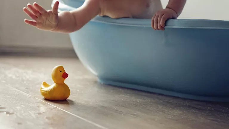 هل فقدت وعيها أم مشاعرها؟.. مأساة طفل رضيعة قضى على يد والدته في “حوض الاستحمام” هل فقدت وعيها أم مشاعرها؟.. مأساة طفل رضيعة قضى على يد والدته في “حوض الاستحمام”