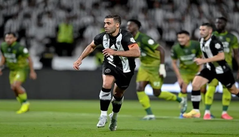 هل يحصل الشباب على تعويض مالي في صفقة انتقال حمدالله إلى الهلال؟