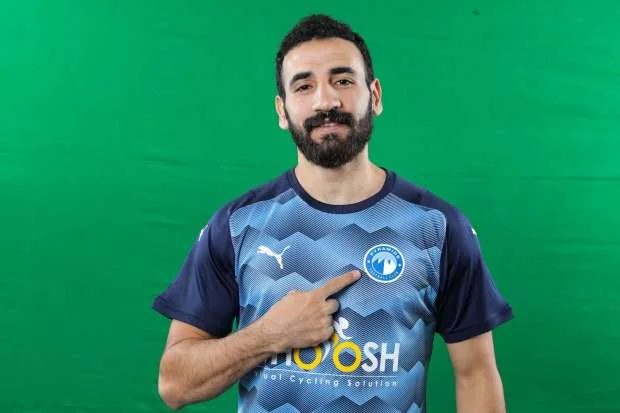هل يعد انتقال حمدي فتحي إلى بيراميدز خطوة تمهيدية لصفقة الزمالك المرتقبة؟ هل يعد انتقال حمدي فتحي إلى بيراميدز خطوة تمهيدية لصفقة الزمالك المرتقبة؟