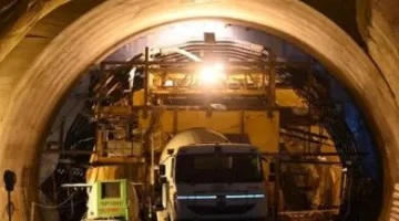 رويترز: 15 شخصًا على الأقل عالقون تحت نفق collapsed في جنوب لوس أنجلوس