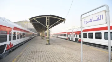 هيئة السكك الحديدية ت宣布 بدء تشغيل قطارات مكيفة وعربات نوم يوميًا إلى مرسى مطروح.