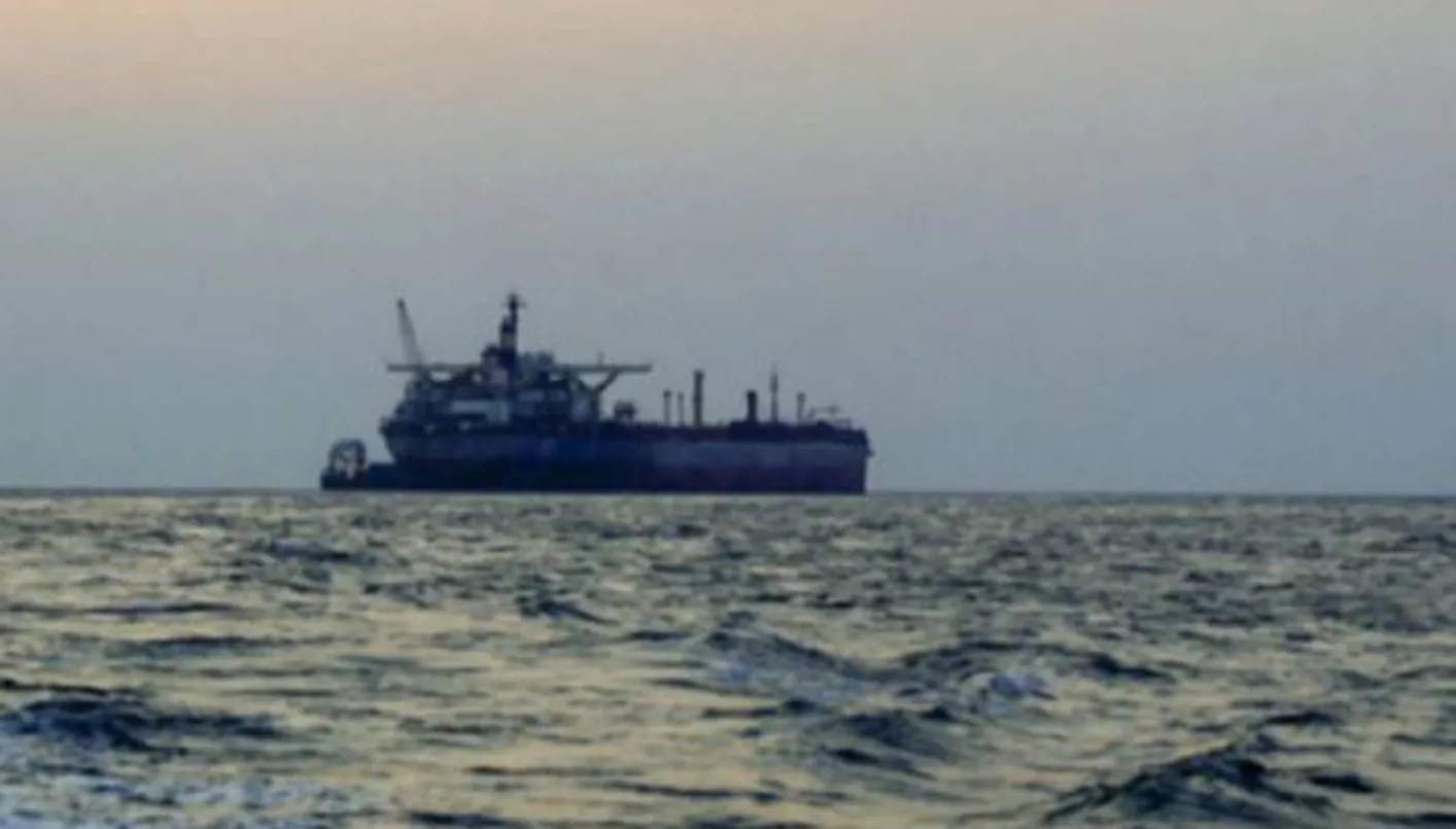 هيئة بريطانية: قوارب أطلقت النار على سفينة بالقرب من الحديدة في اليمن هيئة بريطانية: قوارب أطلقت النار على سفينة بالقرب من الحديدة في اليمن