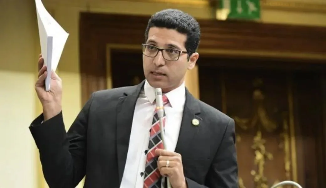 هيثم الحريري: مجلس الشيوخ عنصر غير ضروري في الحياة السياسية والبرلمانية ولا يحمل أي قيمة أو تأثير.