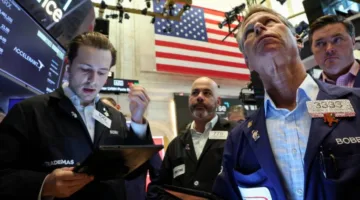 وול ستريت تستثمر في اتفاقيات ترامب وأوروبا تراقب بتأنٍ