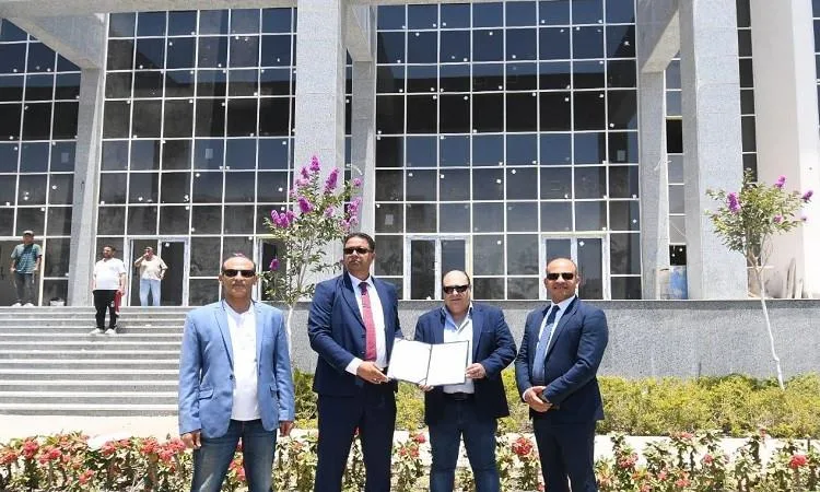 وزارة الإسكان تُقدم لوزارة الثقافة أول موقع لمشروع ‘المقهى الثقافي’ في العلمين الجديدة