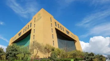 وزارة البلديات والإسكان: منح ملكية 3770 وحدة سكنية ومساعدة 16.4 ألف شخص عالق خلال نصف عام