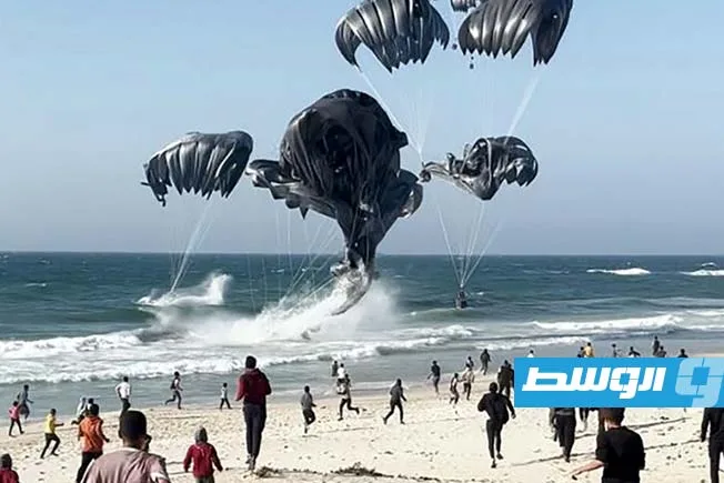 وزارة الخارجية الفرنسية: بدء إلقاء 40 طناً من المساعدات فوق غزة اعتباراً من يوم الجمعة وزارة الخارجية الفرنسية: بدء إلقاء 40 طناً من المساعدات فوق غزة اعتباراً من يوم الجمعة