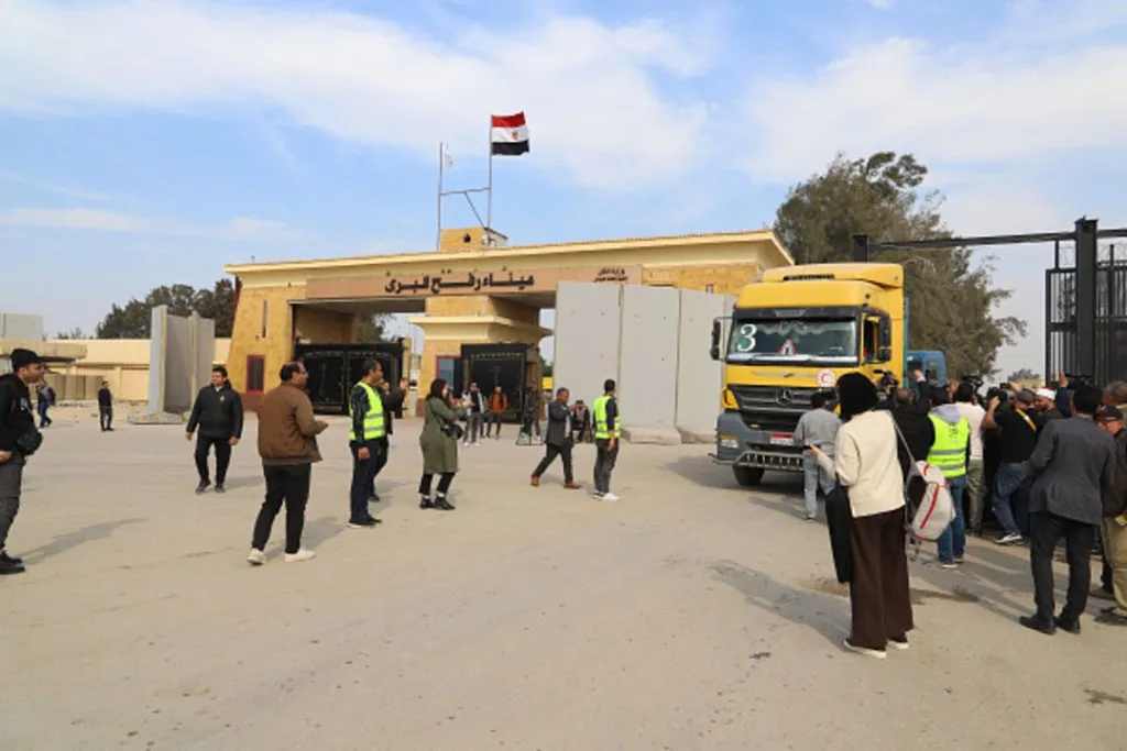 وزارة الخارجية: مصر قامت بإدخال 70% من مساعدات غزة قبل إغلاق معبر رفح.